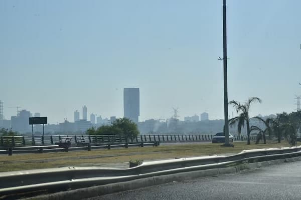 Humo y focos de calor persisten en la Costanera de Asunción