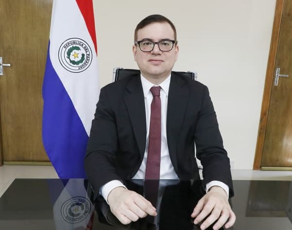 Beto Ovelar: Duarte es un “stronólogo”