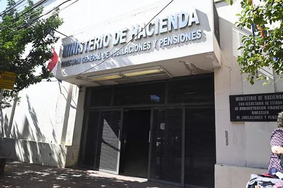 Caja Fiscal reajusta haberes y enfrenta déficit creciente