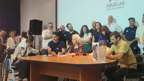 Argentina: Abuelas de Plaza de Mayo encuentra a nieta 139