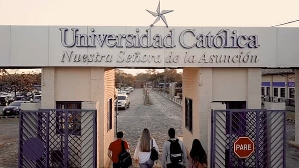 Docentes de la Universidad Católica critican gestión en Facultad de Filosofía
