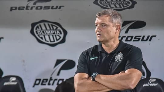 FIFA ordena a Olimpia pagar deuda con Diego Aguirre