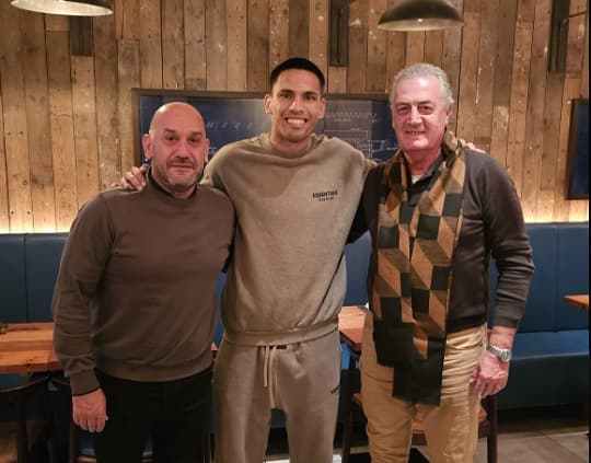 Alfaro se encuentra con Diego Gómez durante gira en Inglaterra