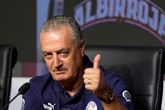 Alfaro se prepara para el próximo reto de Paraguay en Eliminatorias