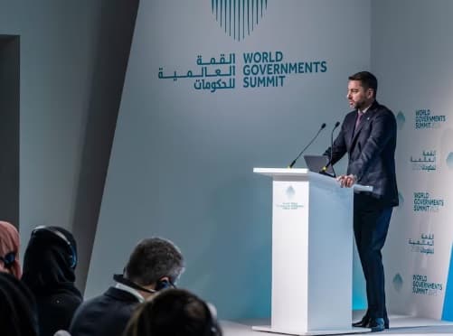 Alliana presume democracia paraguaya en Dubái entre crisis local