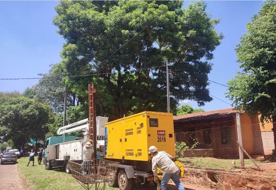 ANDE instaló generador solo durante visita de Peña y luego dejó sin luz a la escuela