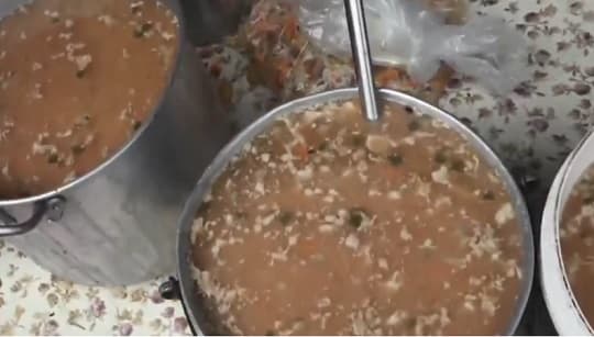 Hambre Cero elimina kure caldo del menú escolar por “satanización”