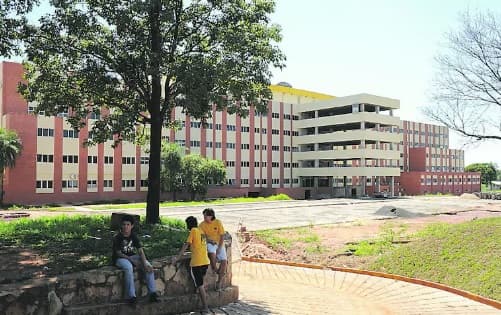 Cae techo de ascensor en Clínicas y hiere a bebé de tres meses