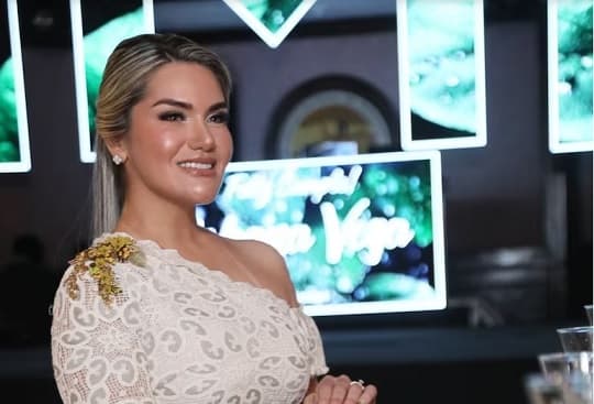 Diputada Vega evade explicar origen de fondos para mansión en MRA