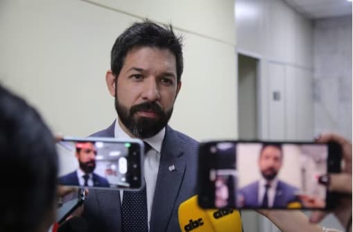 Juez Osmar Legal recibe vehículo blindado para su protección