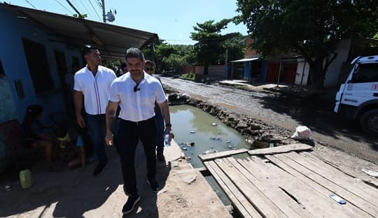 Nenecho y Luifer Bernal admiten vertido cloacal en arroyo Ferreira