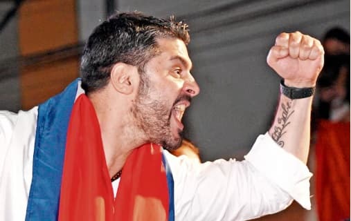 Nenecho insulta a ciudadanos en redes sociales