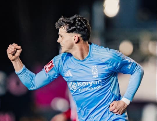 Sosa brilla y el Nottingham Forest avanza en la FA Cup tras épica tanda de penales