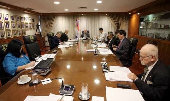 Corte suspende a juezas involucradas en la “Mafia de los pagarés”