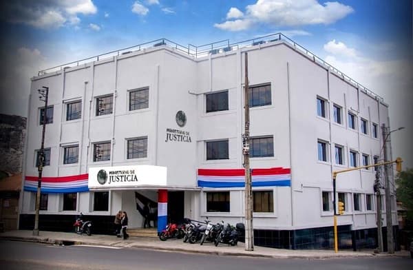 Aseguradoras incumplen contrato millonario con Ministerio de Justicia