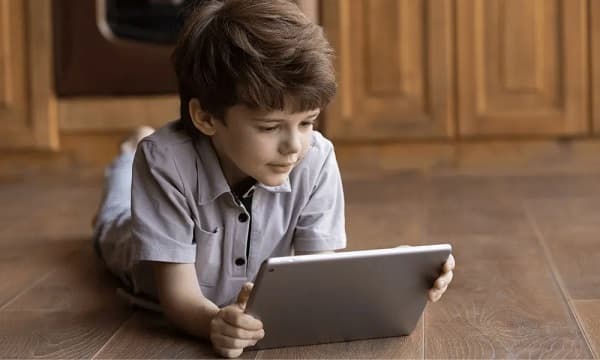 Niños pierden habilidades motoras finas por el uso de pantallas