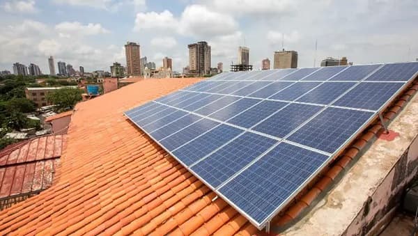 Paraguay regulará venta de energía solar excedente a la ANDE