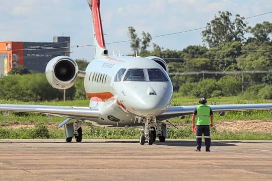 Avión brasileño calibra instrumentos en aeropuertos del país