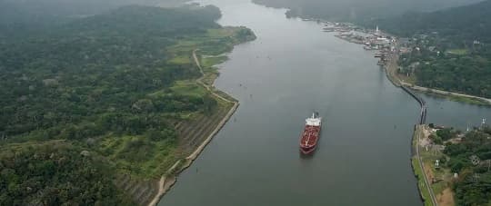 Trump evalúa aumentar presencia militar en el Canal de Panamá