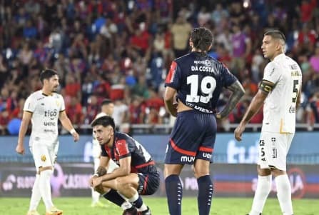 Guaraní golpea a Cerro y se prende en la lucha por la punta