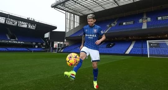 Julio Enciso regresa a las canchas tras lesión de rodilla