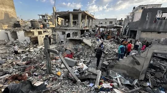 Israel reanuda ataques aéreos en Gaza, más de 400 muertos