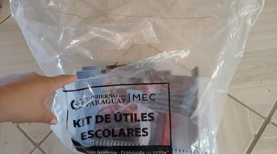 Denuncian retrasos en la entrega de kits escolares en el país