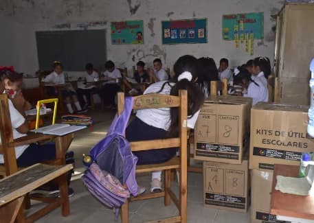MEC organiza entrega de kits escolares en medio de críticas