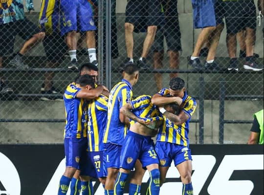 Luqueño rompe mala racha con triunfo clave en Sudamericana