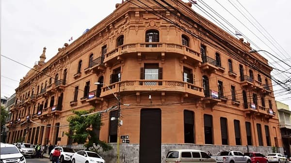 Transferencias de Itaipú y Yacyretá al país cayeron 26,8% hasta septiembre de este año, según datos del MEF