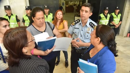 Víctimas de la mafia de los pagarés piden cese de descuentos