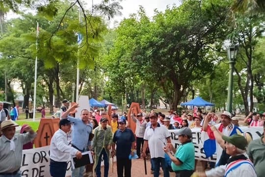 Movilización masiva en Asunción: casi 100 organizaciones ya ocupan la plaza Uruguaya