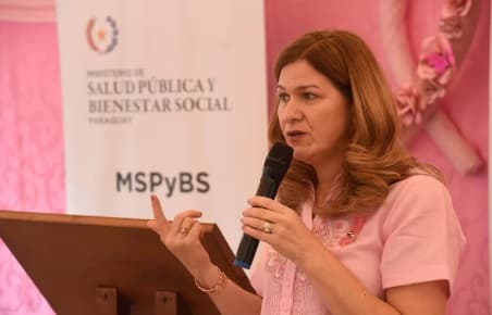 Diputados impulsan proyecto para destituir a ministra de Salud