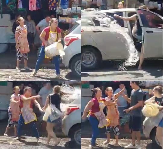 A baldazos de agua fría se enfrentaron vendedoras y clientes en el Mercado 4