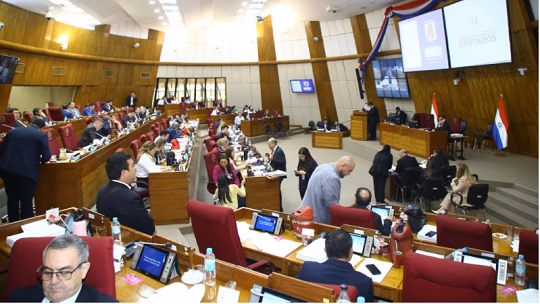 Legisladores ganan G. 10 millones más sin trabajar en dos meses