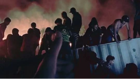 Saqueo masivo tras vuelco de camión con carne en Horqueta