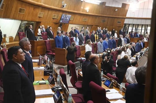 Diputados cartistas dejan sin quórum primera sesión del año