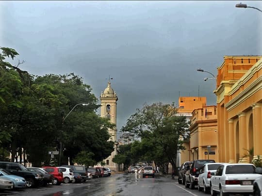 Viernes caluroso y húmedo, con lluvias y tormentas aisladas