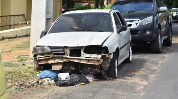 Vehículos abandonados saturan calles: corralones colapsados en Asunción