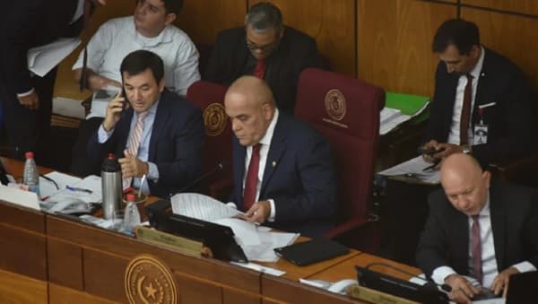 Bachi arremete contra opositores por reclamar cambios en gabinete de Peña