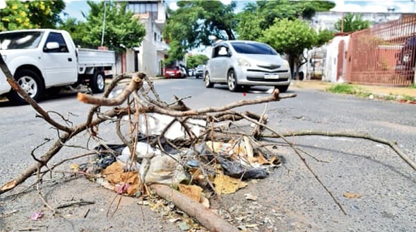 Desidia de Nenecho: Suman los pedidos de arreglo de calles