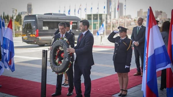 Cartes inicia gira en Israel con visita al Parlamento