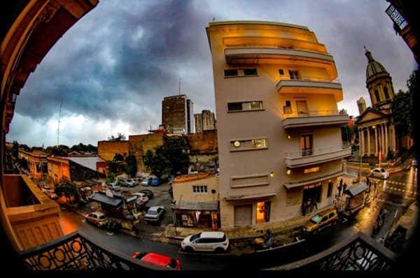 Calor y lluvias dispersas marcarán el inicio del fin de semana