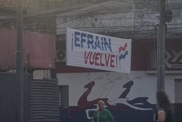 Efraín Alegre denuncia al Gobierno por uso político de su nombre en pasacalles