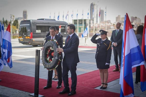 Tras armarle el viaje a Israel, Latorre busca la bendición de Cartes para 2028