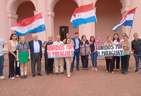 Oposición impulsa marcha nacional contra “abuso cartista”