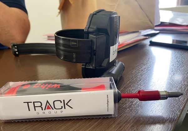 Defensa debe solicitar uso de tobilleras electrónicas ya disponibles