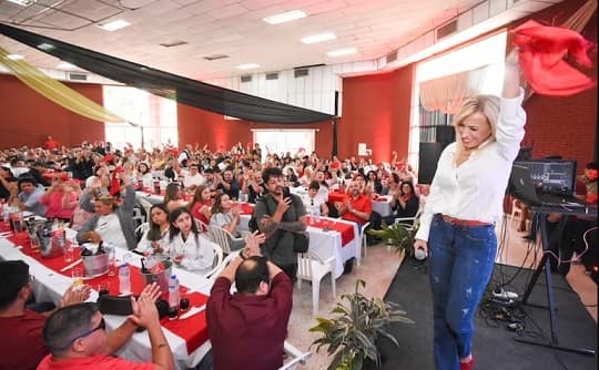 Arévalo y su esposa lanzan candidatura en Lambaré pese a causas abiertas