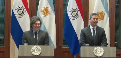 Milei ya se encuentra en el país y se reúne con Peña