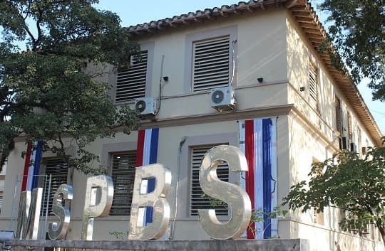 Médicos del sector público tendrán carga horaria de 12 horas semanales